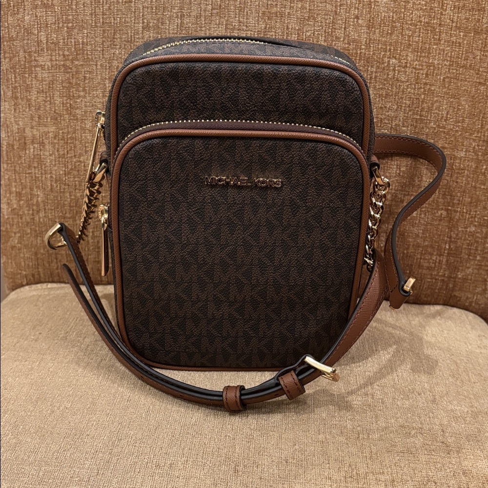 NWOT Michael Kors Jet Set cross body bag